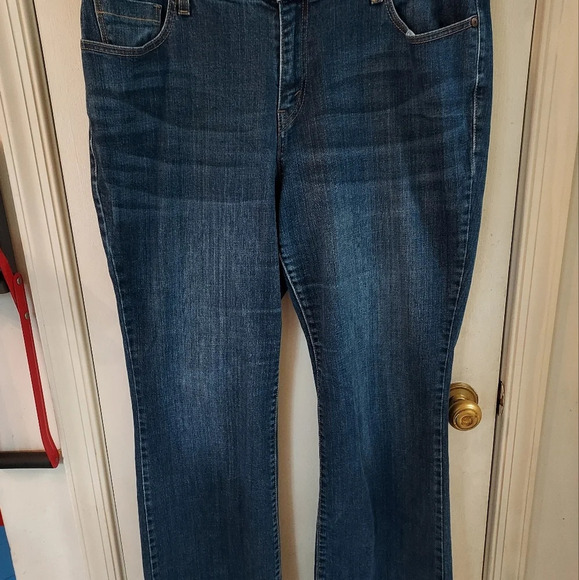 Levi's Women's 580 Bootcut Jeans in Size 18 - Picture 1 of 11